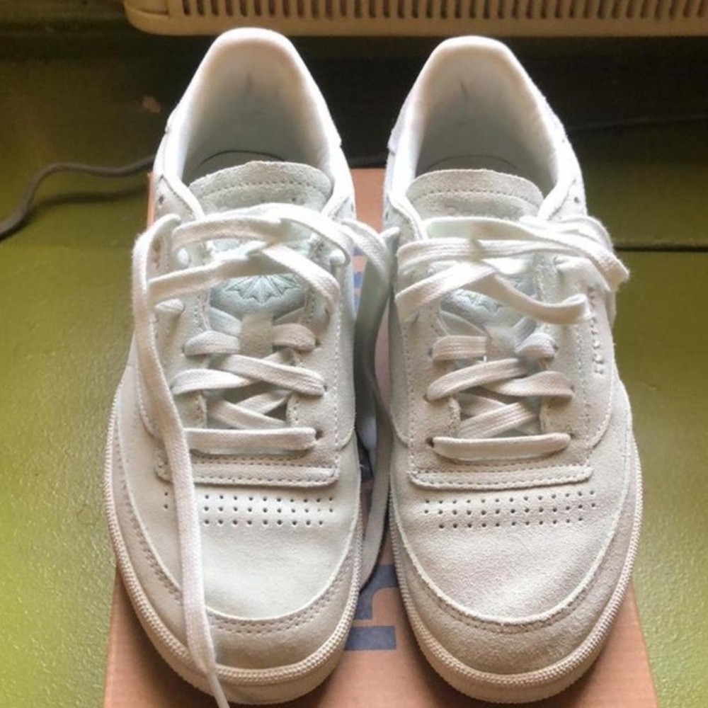 Women’s Reebok club c 85